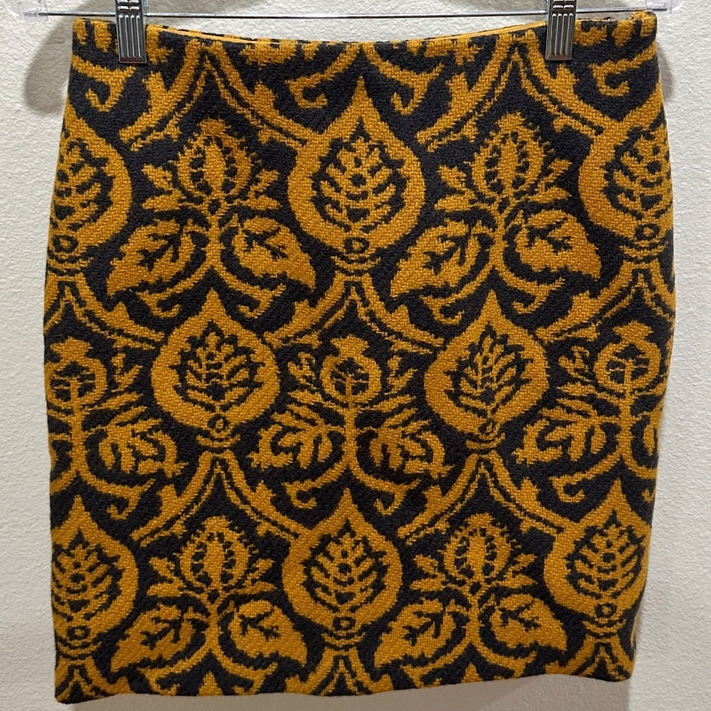 J. McLaughlin Gold and Black  Pattern wool Pencil‎ Skirt size 2